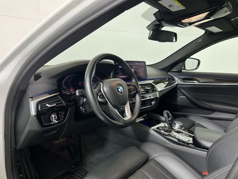 Used 2022 BMW 530i xDrive w/ Premium Package image 9
