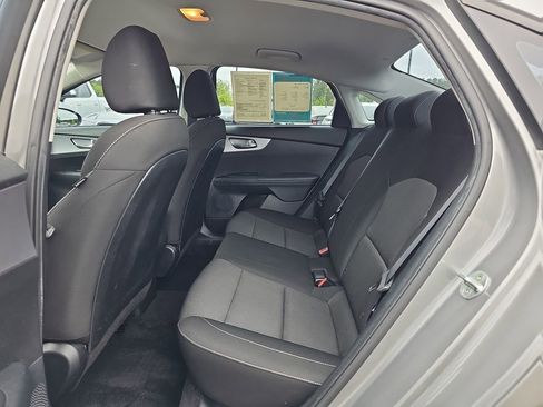 Used 2022 Kia Forte LXS w/ LXS Technology Package FWD image 18