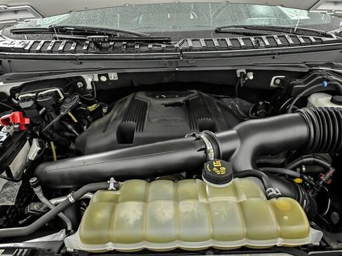 Used 2019 Ford Expedition XLT w/ Equipment Group 201A AWD/4WD image 11
