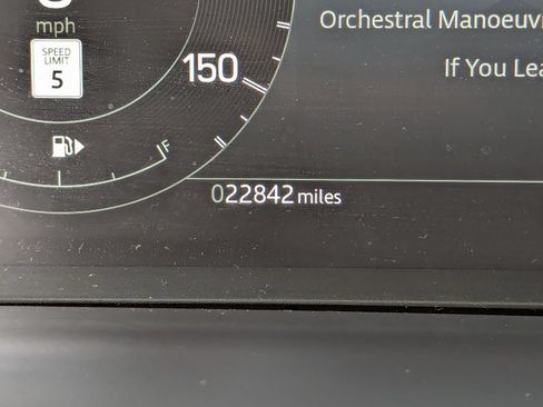 Used 2025 Land Rover Discovery Dynamic SE AWD/4WD image 18