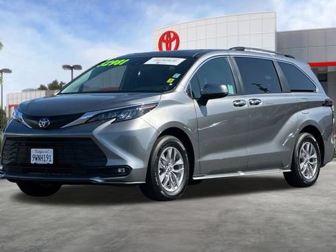 Certified 2026 Toyota Sienna XLE FWD image 10