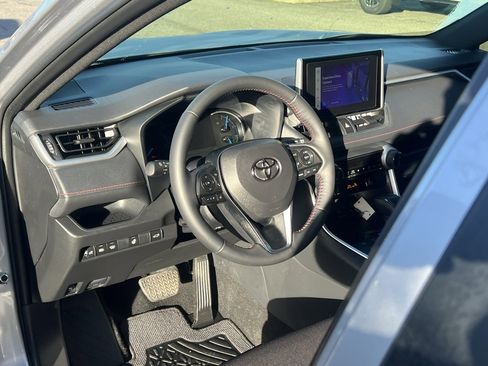 Used 2024 Toyota RAV4 SE image 12