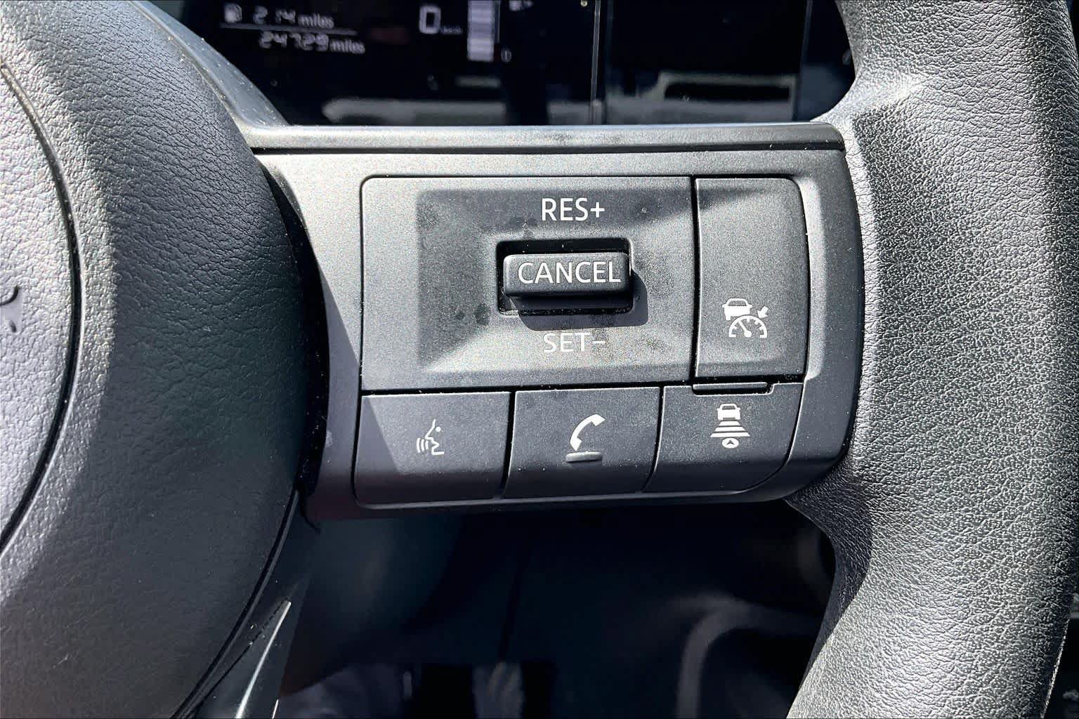 Certified 2025 Nissan Kicks SV FWD image 34
