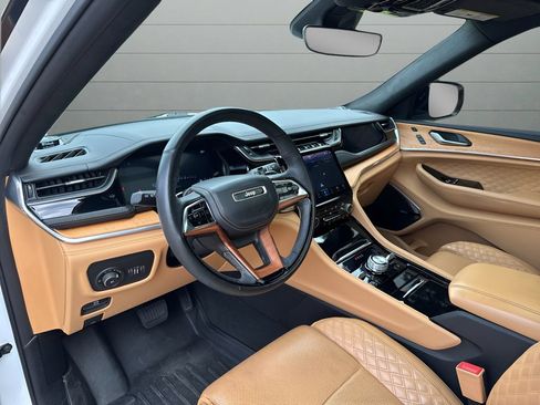 Used 2023 Jeep Grand Cherokee L Summit AWD/4WD image 10