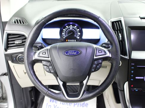Used 2016 Ford Edge Titanium w/ Technology Package image 17