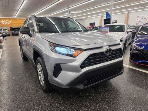 Used 2021 Toyota RAV4 LE FWD image 4