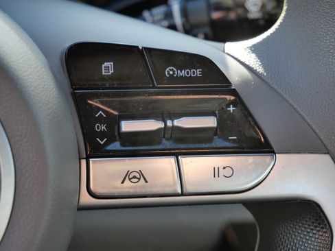 Certified 2023 Hyundai Elantra SEL image 31