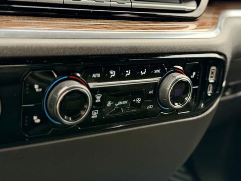 Used 2023 Chevrolet Silverado 1500 LT image 18