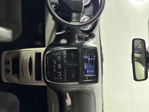 Used 2019 Dodge Grand Caravan SE FWD image 22