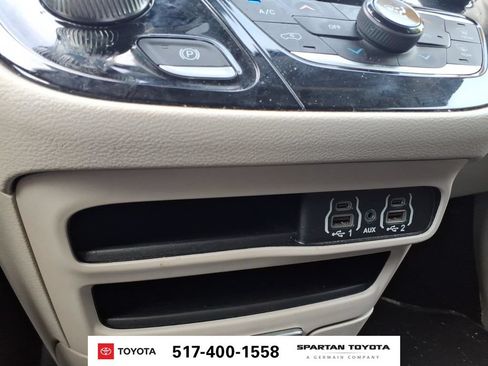 Used 2024 Chrysler Pacifica Touring-L FWD image 23
