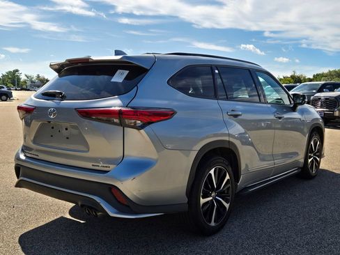 Used 2021 Toyota Highlander XSE AWD/4WD image 6