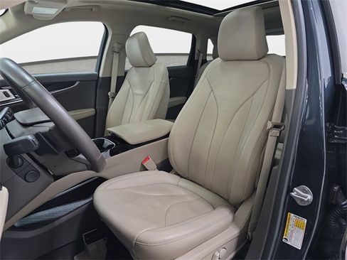 Used 2023 Lincoln Nautilus Reserve w/ Equipment Group 202A image 12