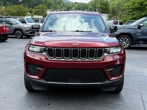 Used 2023 Jeep Grand Cherokee Laredo RWD image 9