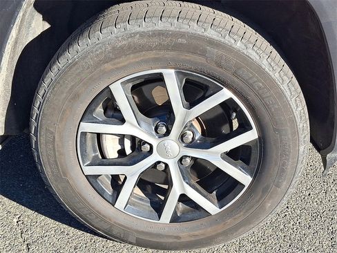 Used 2024 Jeep Grand Cherokee L Limited w/ Luxury Tech Group II image 9