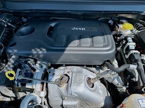 Used 2019 Jeep Cherokee Trailhawk AWD/4WD image 31