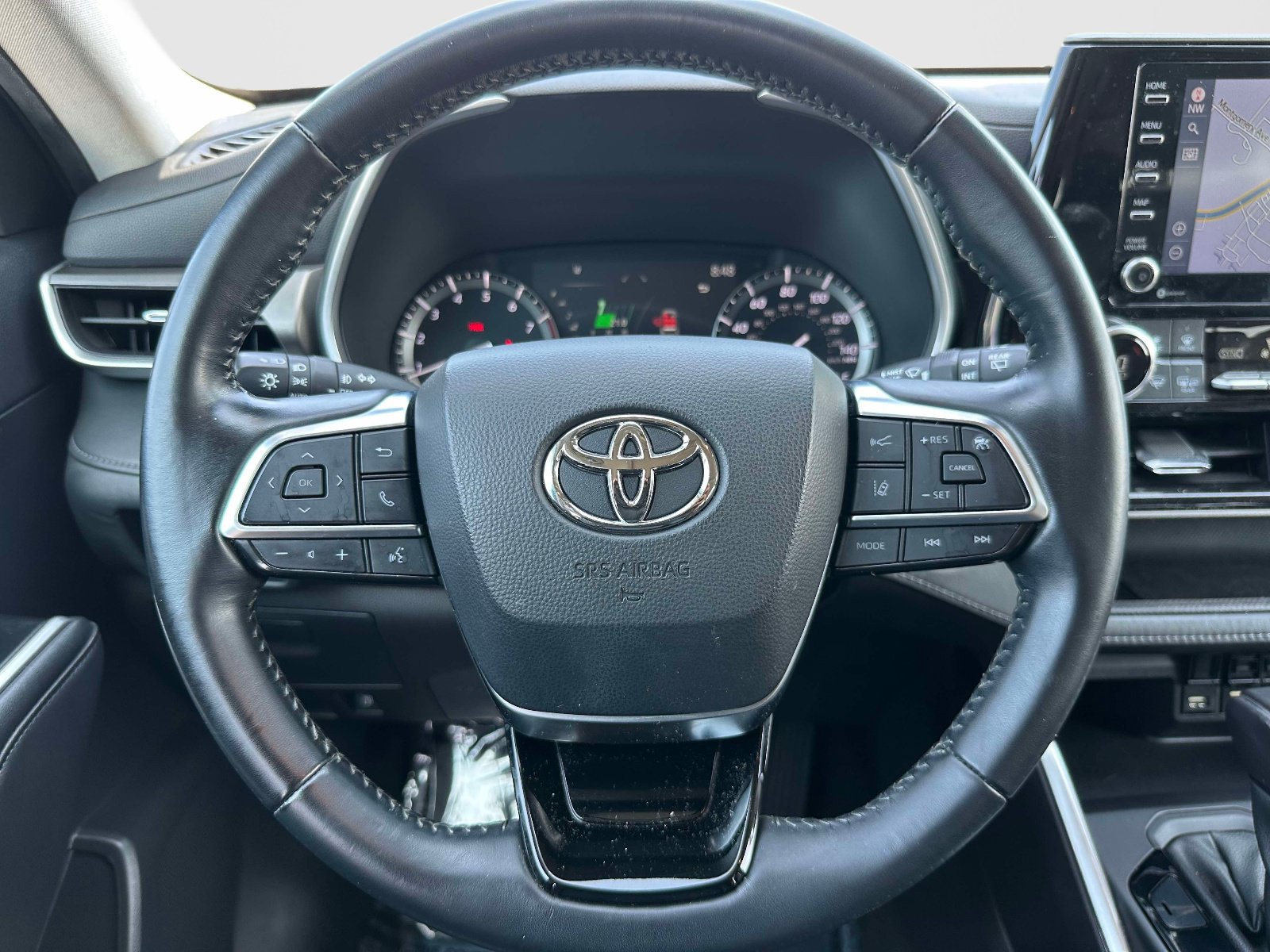 Used 2021 Toyota Highlander XLE AWD/4WD image 23