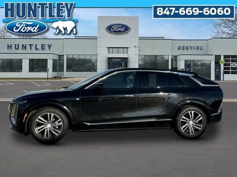 Used 2024 Cadillac Lyriq Luxury AWD/4WD image 7