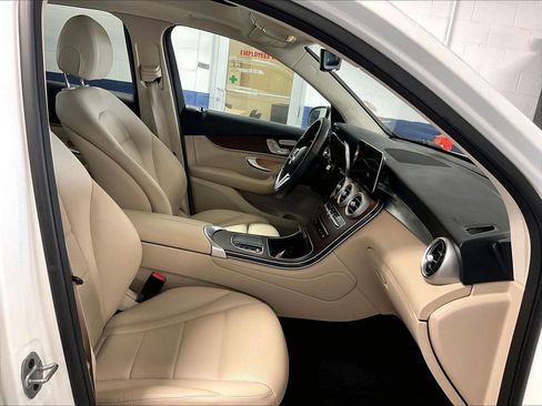 Used 2021 Mercedes-Benz GLC 300 4MATIC image 11