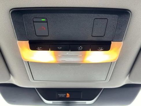Used 2025 Nissan Pathfinder SV FWD image 21