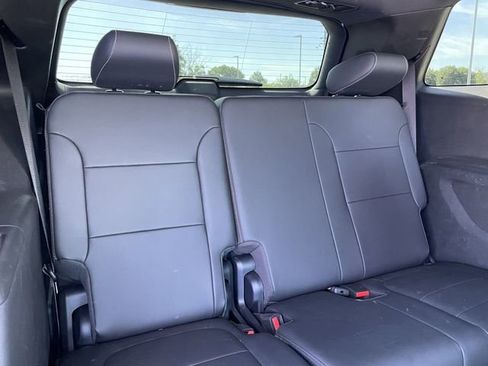 Used 2023 Chevrolet Traverse LT FWD image 29