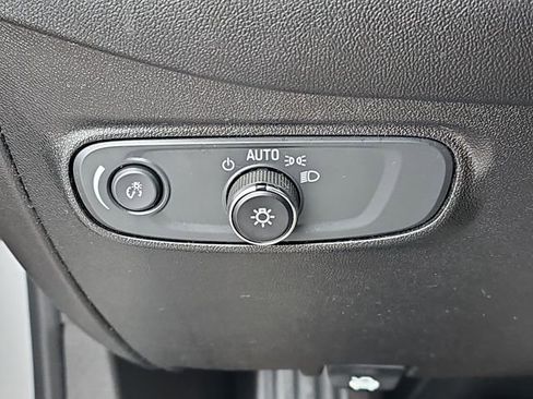 Used 2019 Chevrolet Equinox LT image 18