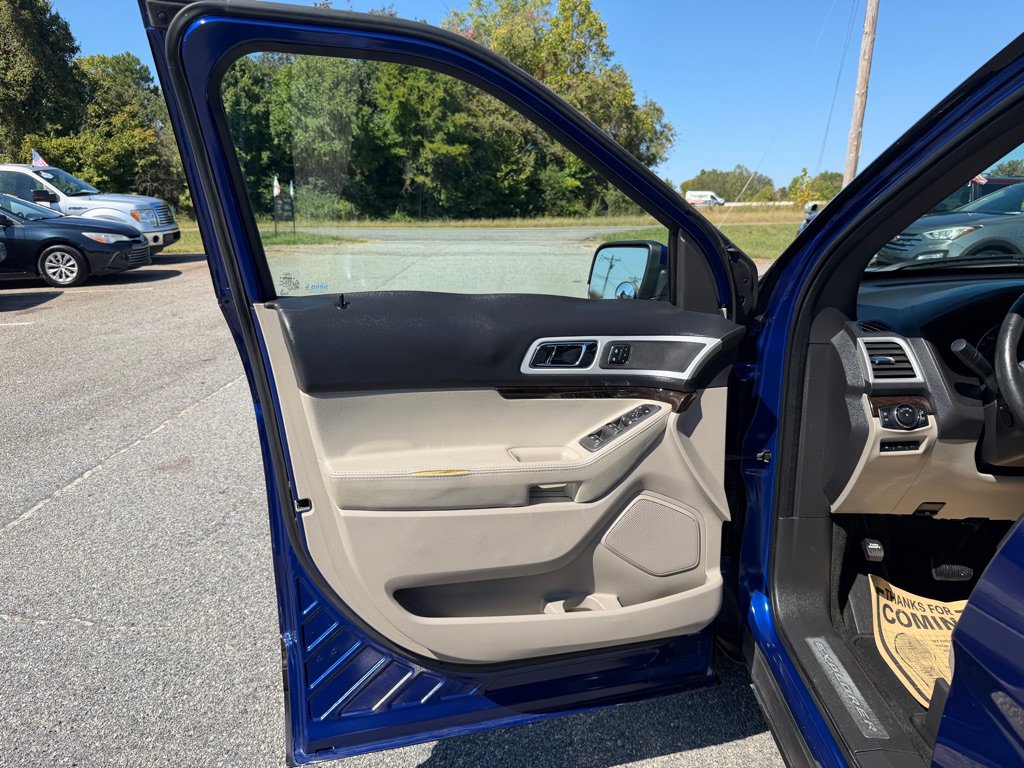 Used 2014 Ford Explorer Limited w/ Equipment Group 302A FWD image 9