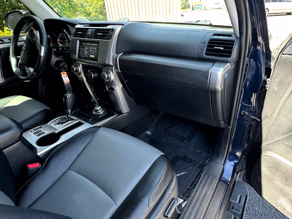 Used 2017 Toyota 4Runner SR5 Premium AWD/4WD image 38
