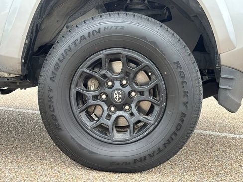 Used 2021 Toyota Tacoma SR5 RWD image 8