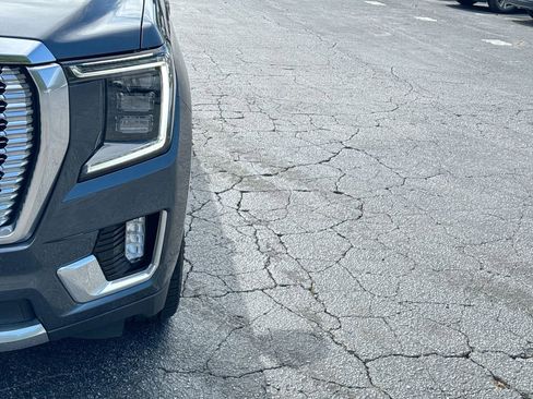 Used 2021 GMC Yukon Denali w/ Advanced Technology Package AWD/4WD image 10