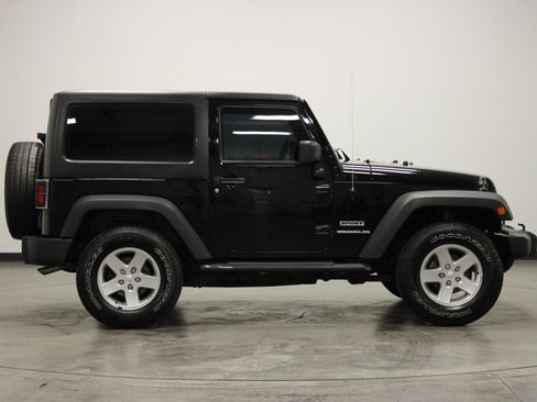 Used 2015 Jeep Wrangler Sport w/ Mopar Black Appearance Group AWD/4WD image 9