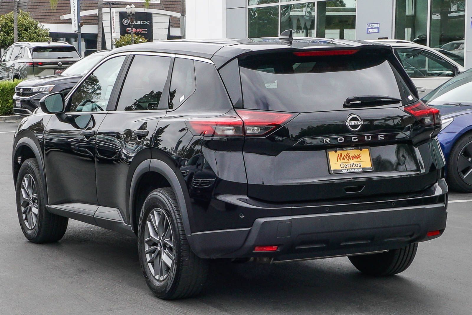 Used 2024 Nissan Rogue S FWD image 8