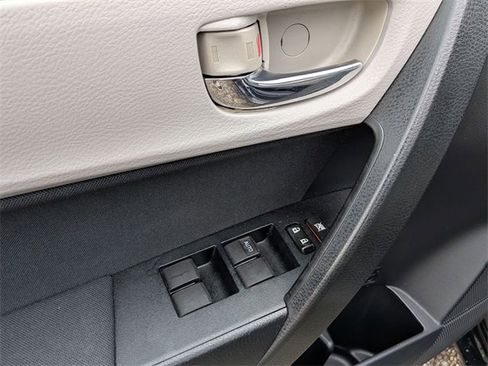 Used 2015 Toyota Corolla LE image 15
