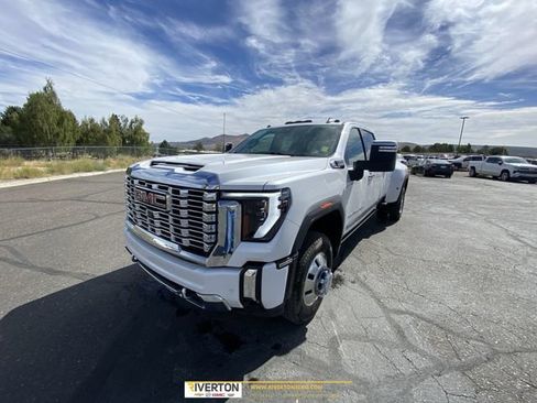 Used 2024 GMC Sierra 3500 Denali w/ Technology Package AWD/4WD image 1