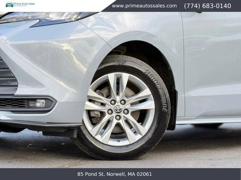 Used 2022 Toyota Sienna XLE Woodland Edition AWD/4WD image 5