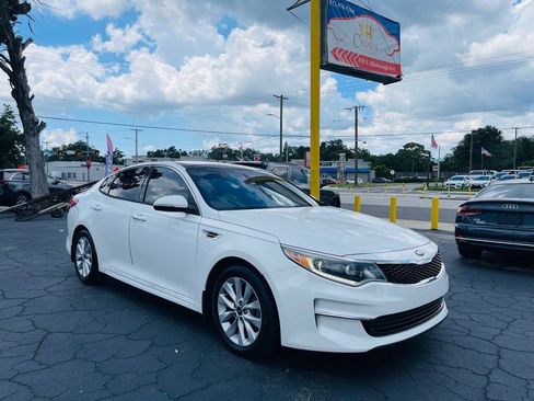 Used 2016 Kia Optima EX w/ Premium Package FWD image 3