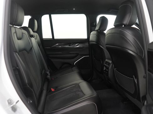 Used 2022 Jeep Grand Cherokee Altitude image 12