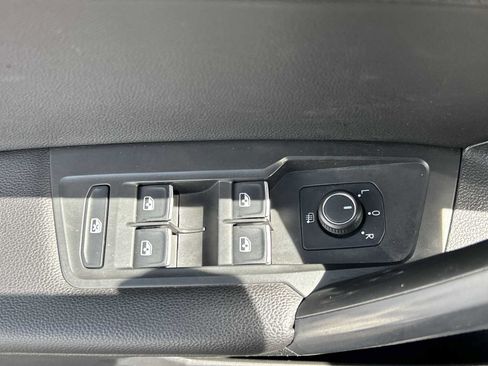 Used 2021 Volkswagen Tiguan SEL FWD image 15