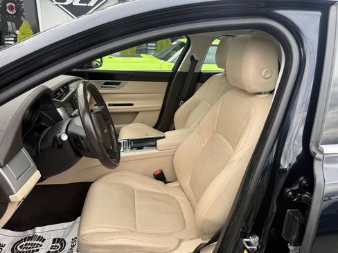 Used 2016 Jaguar XF Prestige RWD image 18