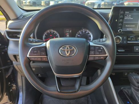 Used 2022 Toyota Highlander L FWD image 12