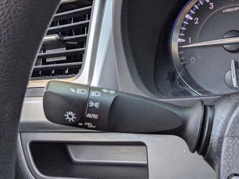 Used 2014 Toyota Highlander LE image 11