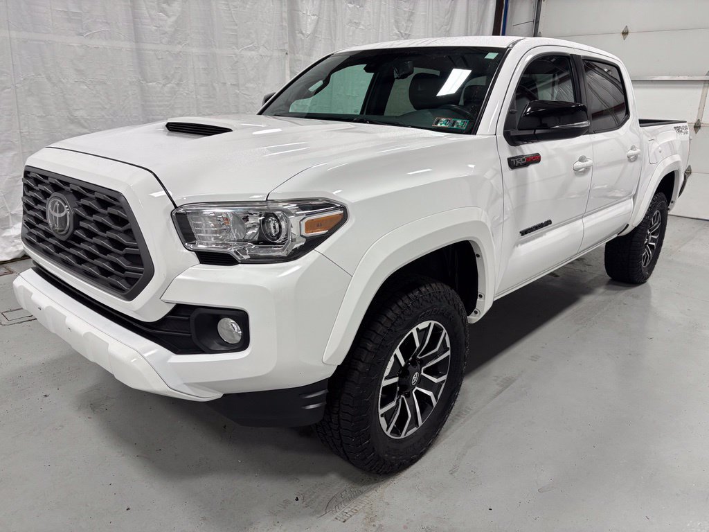 Used 2021 Toyota Tacoma TRD Sport w/ Technology Package AWD/4WD image 3