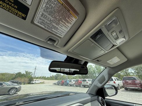 Used 2018 Toyota Tacoma SR5 AWD/4WD image 30