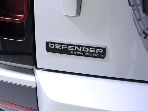 Used 2020 Land Rover Defender 110 First Edition image 10