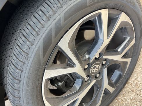 Used 2020 Toyota C-HR LE image 20