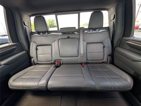 Used 2024 Chevrolet Silverado 2500 High Country w/ High Country Premium Package AWD/4WD image 30