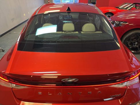 Used 2021 Hyundai Elantra Limited image 10