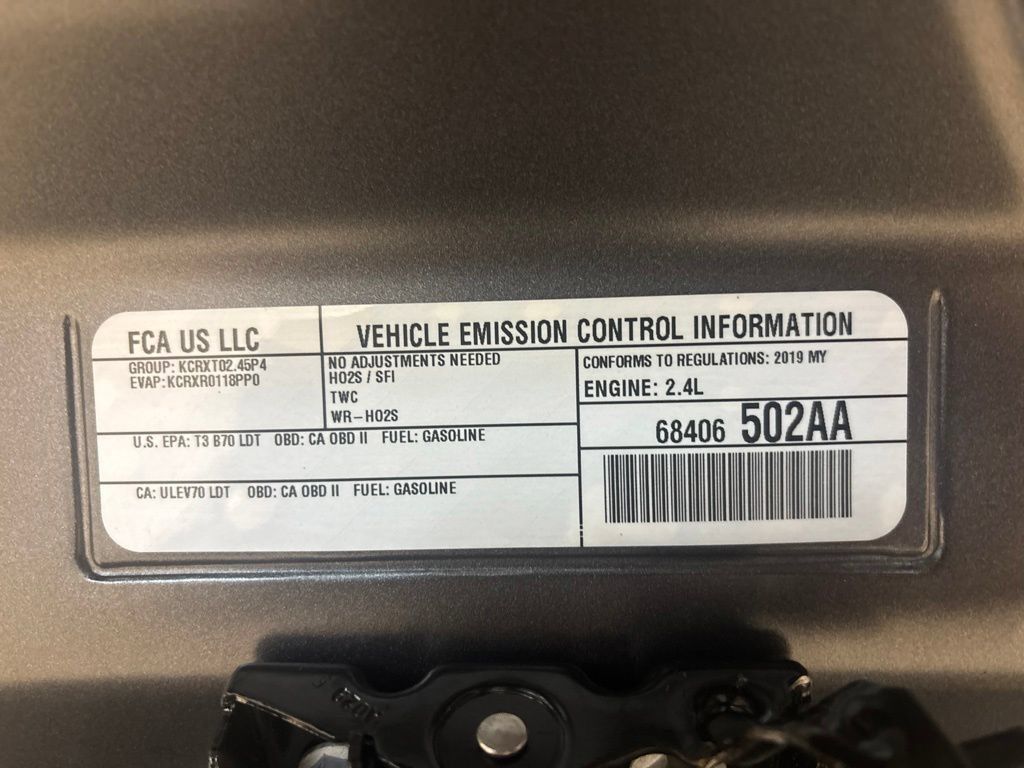 Used 2019 Jeep Cherokee Latitude Plus w/ Cold Weather Group AWD/4WD image 42