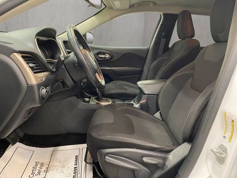 Used 2015 Jeep Cherokee Latitude w/ Cold Weather Group image 12