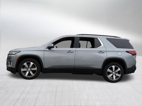 Used 2023 Chevrolet Traverse LT w/ LT Premium Package image 4