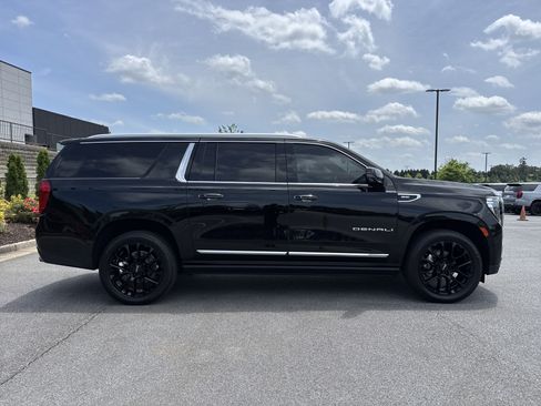 Used 2023 GMC Yukon XL Denali w/ Max Trailering Package AWD/4WD image 11